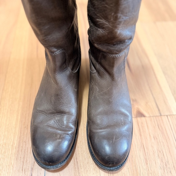 Frye - Melissa Button 2 - Size 8 - Picture 2 of 11